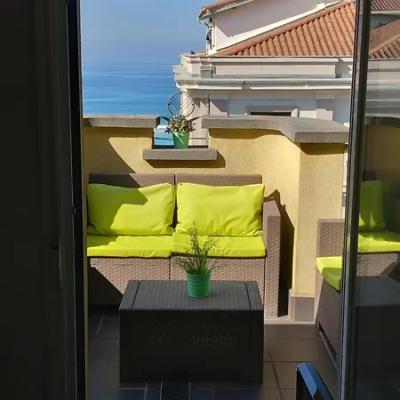 Attic+views+terrace+parking דירה