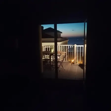 Апартаменти Attic+views+terrace+parking *