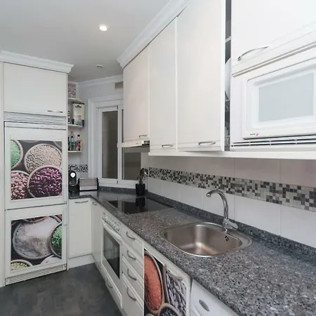 Апартаменти Attic+views+terrace+parking *