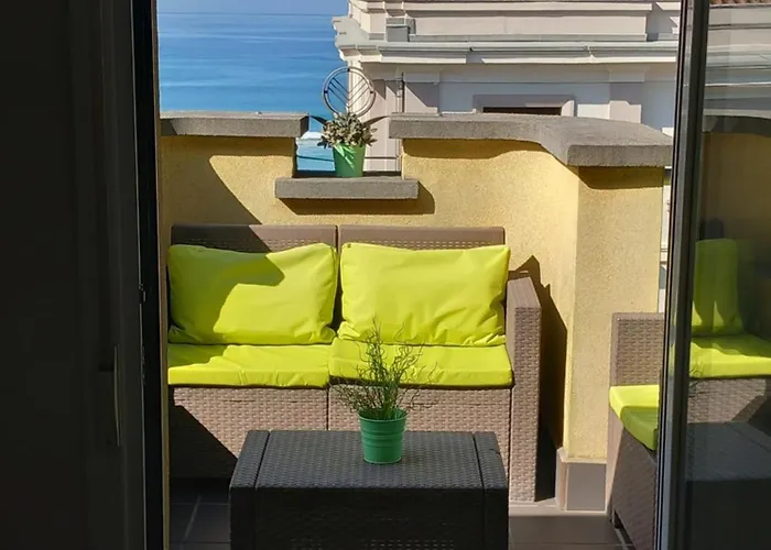 Attic+views+terrace+parking Apartmán